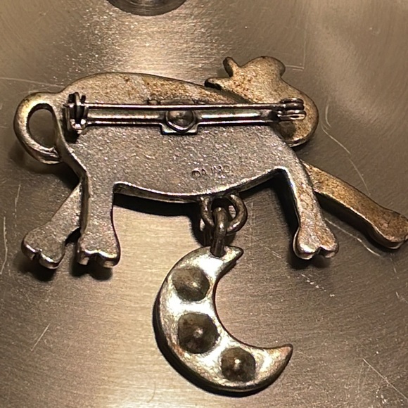 Vintage metal Caw Pin Crescent Moon JJ Jonette the caw brooch collectible - Picture 7 of 9